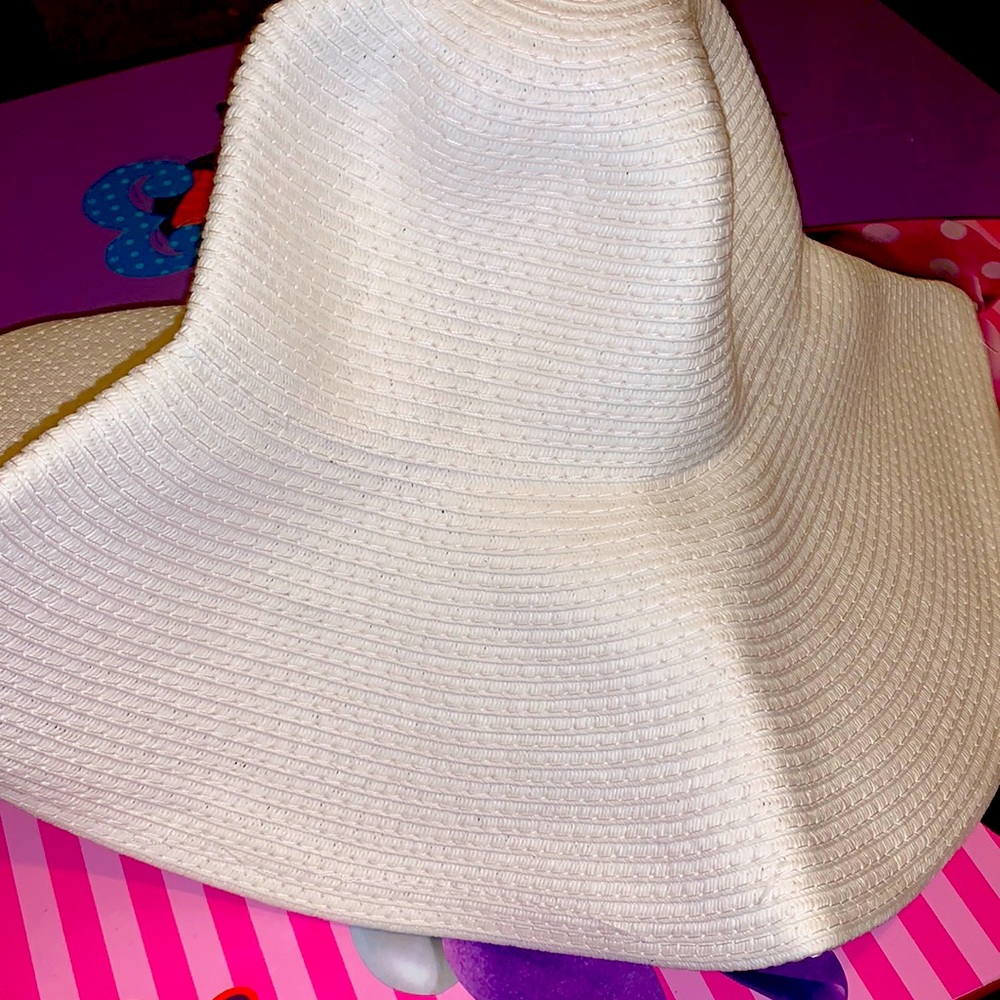 White sun hat